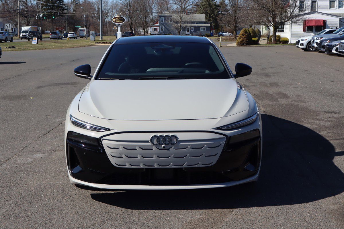 Used 2025 Audi S6 e-tron Prestige w/ 21" Black Optic Package image 2
