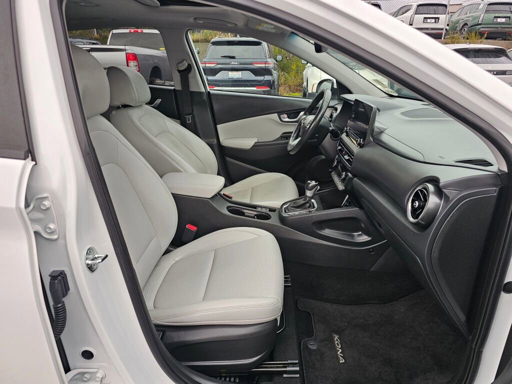 Used 2023 Hyundai Kona Limited image 11