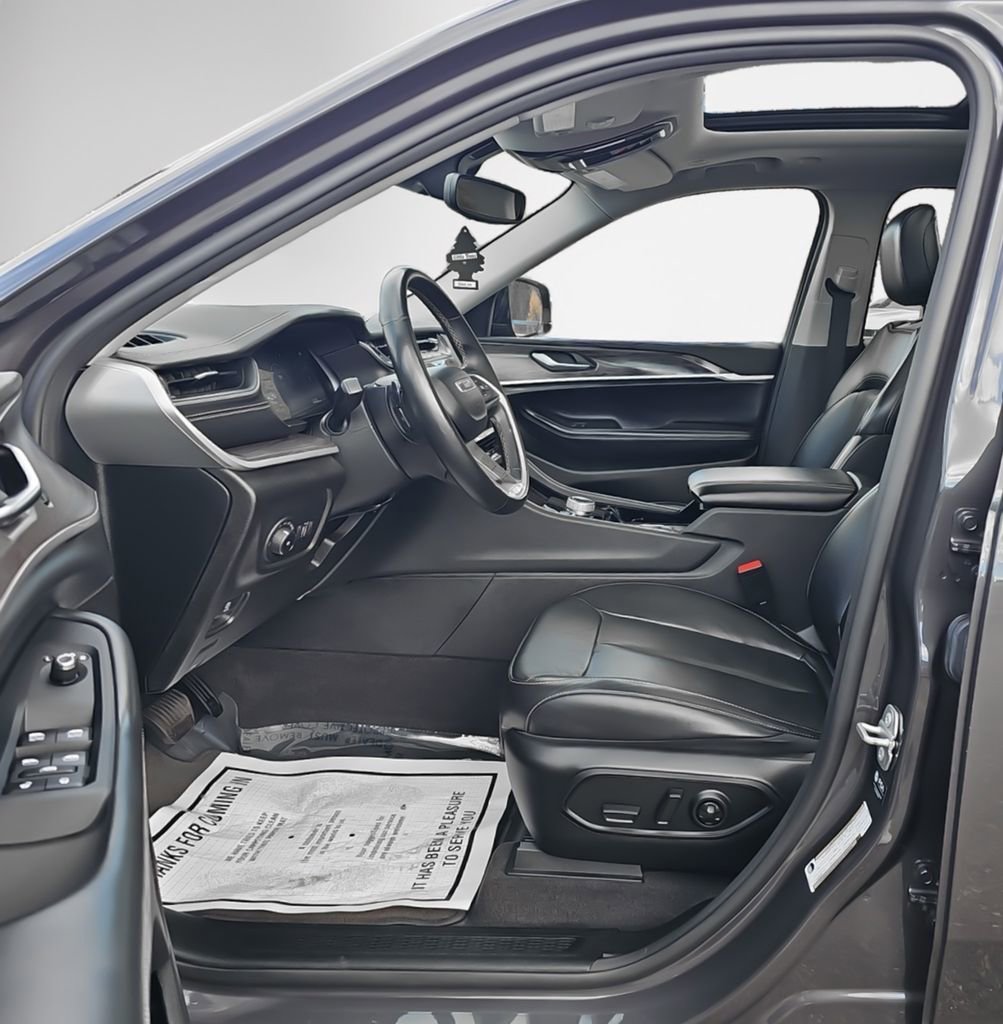 Used 2022 Jeep Grand Cherokee Limited image 12