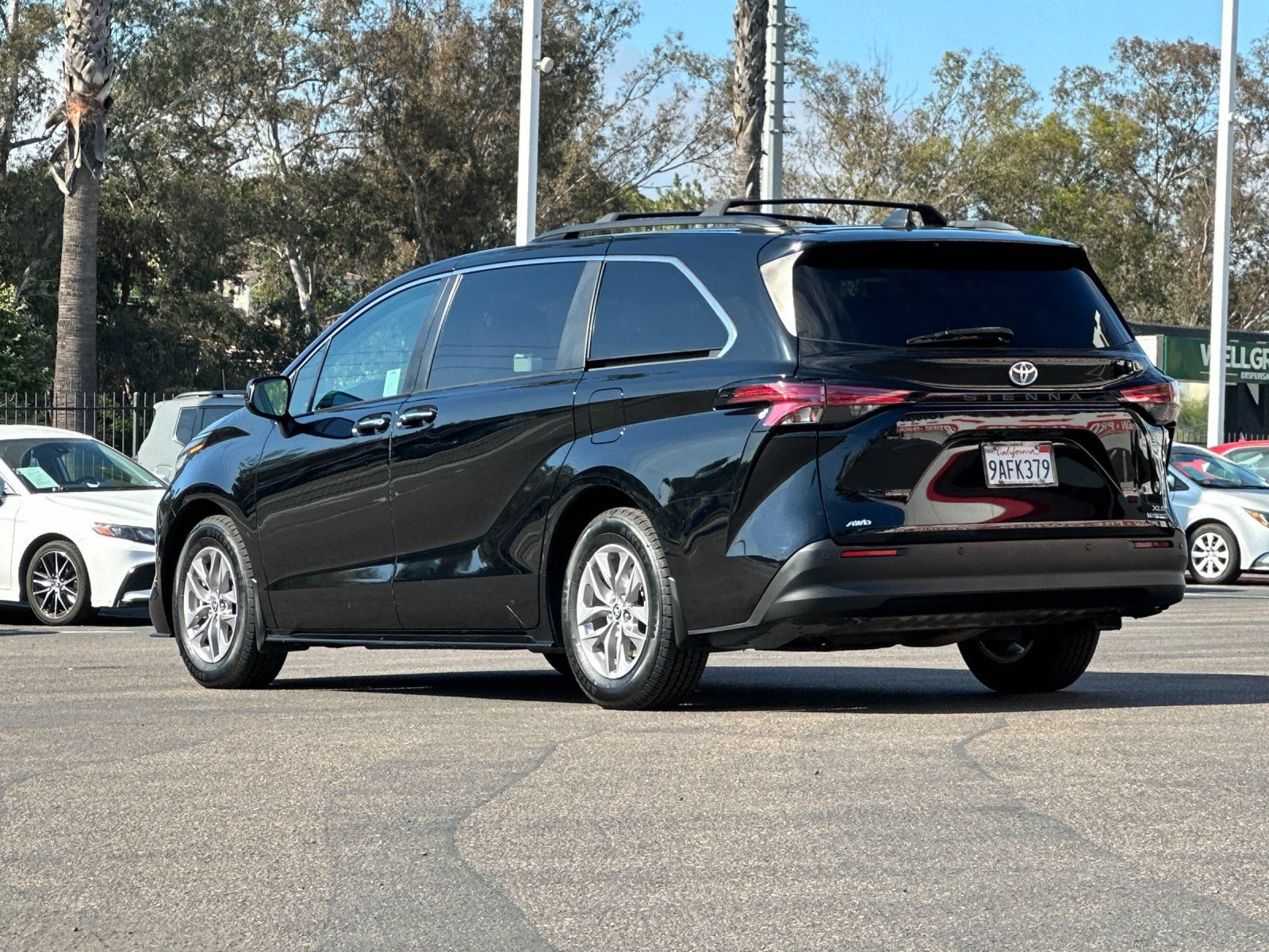 Used 2022 Toyota Sienna XLE w/ XLE Plus Package AWD/4WD image 3