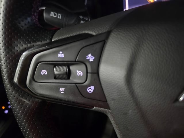Used 2024 Chevrolet Trax RS w/ Sunroof Package FWD image 32