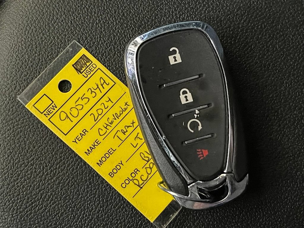 Certified 2024 Chevrolet Trax LT w/ LT Convenience Package FWD image 23