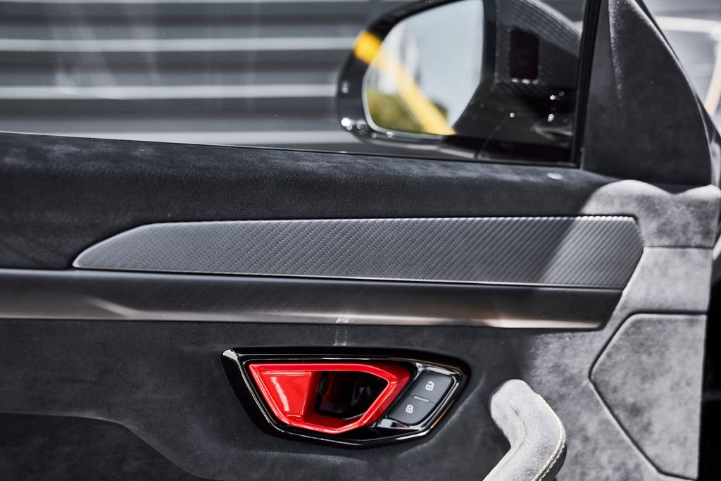 Used 2024 Lamborghini Urus Performante AWD/4WD image 42