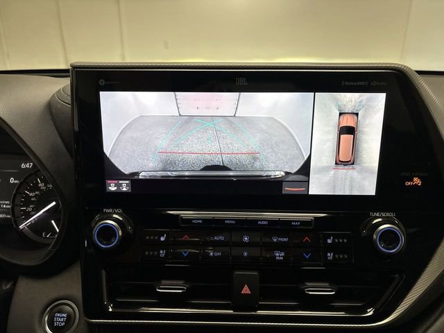 Used 2021 Toyota Highlander Platinum image 32
