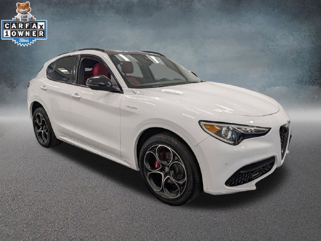Used 2023 Alfa Romeo Stelvio Veloce AWD/4WD image 3