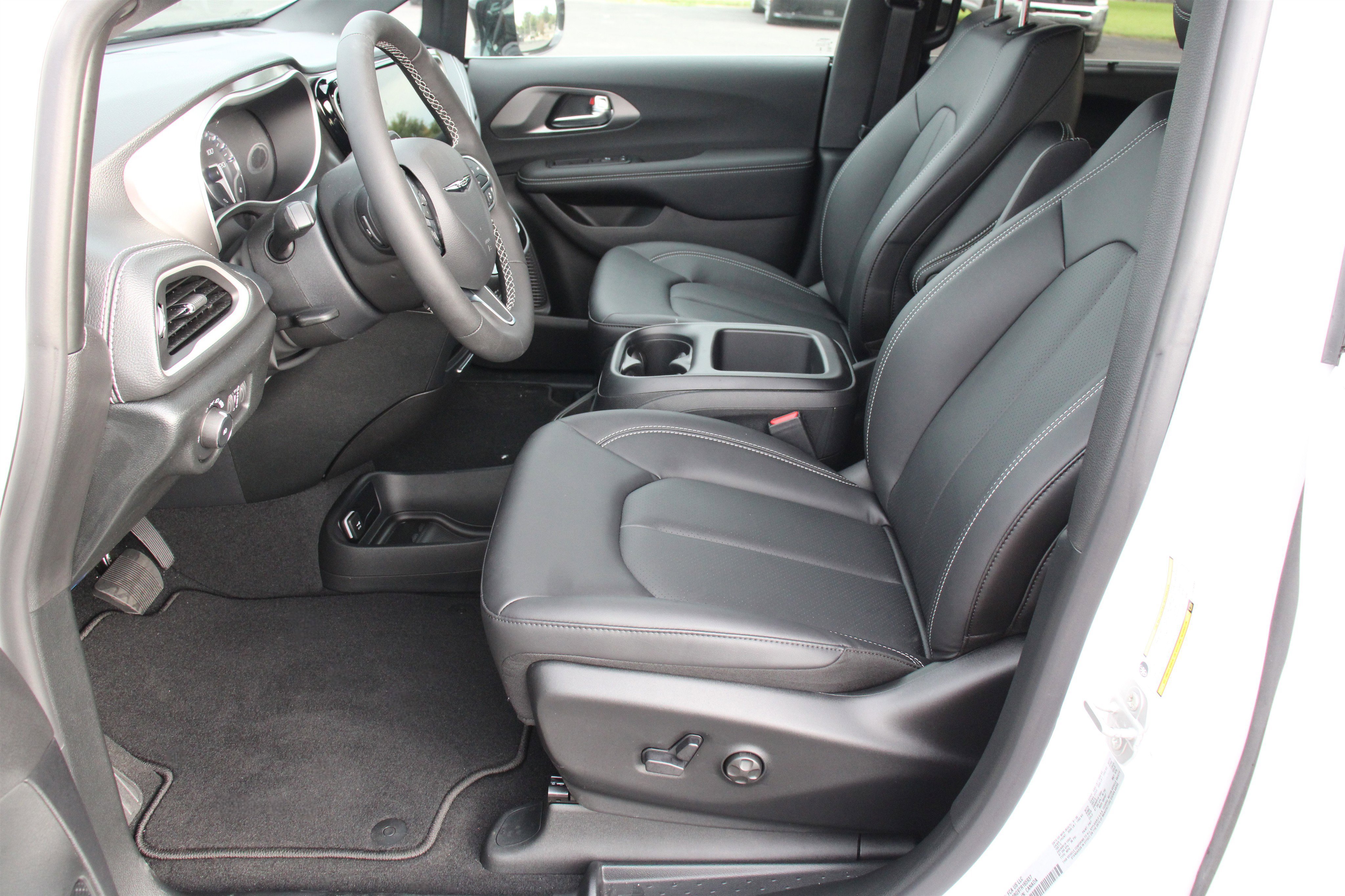 New 2026 Chrysler Pacifica Select AWD/4WD image 3