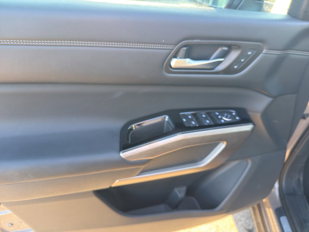 Certified 2023 Nissan Pathfinder Platinum image 13
