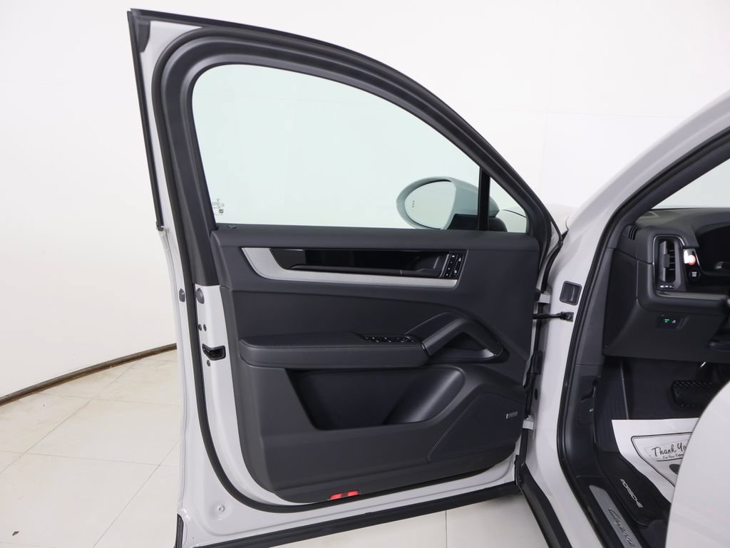 New 2026 Porsche Cayenne Coupe AWD/4WD image 19