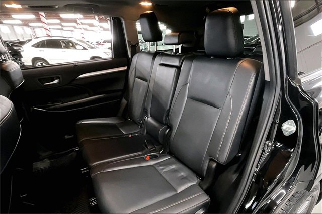 Used 2019 Toyota Highlander XLE image 21