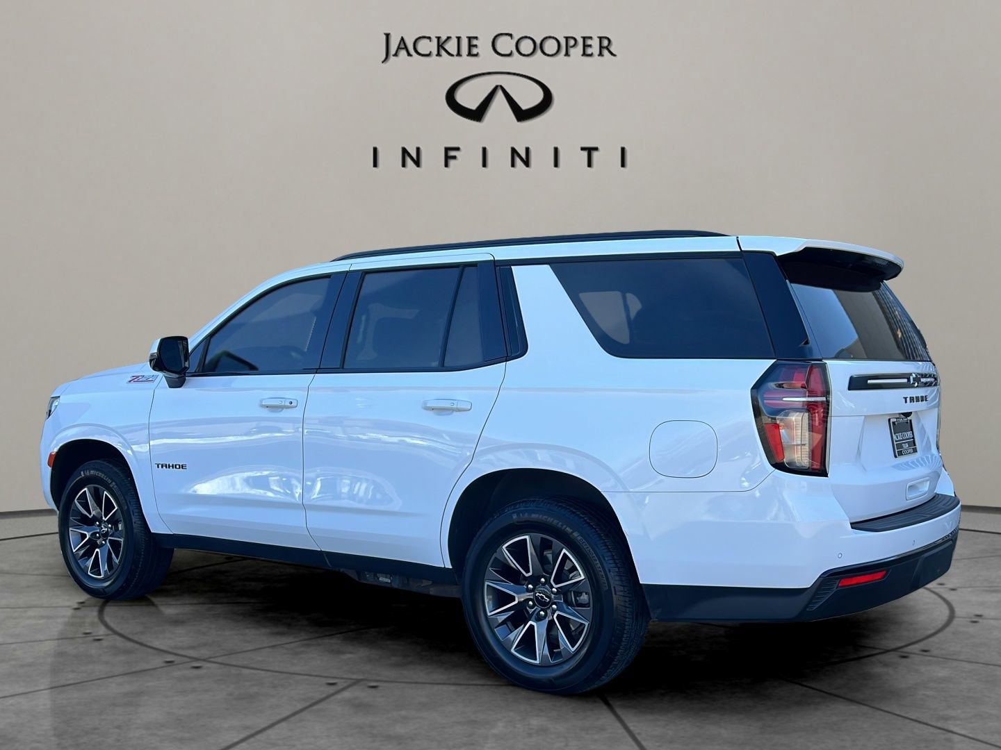 Used 2023 Chevrolet Tahoe Z71 w/ Luxury Package image 3