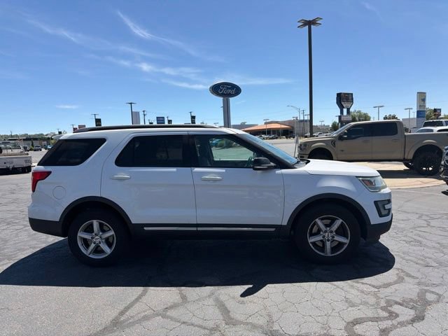 Used 2017 Ford Explorer XLT AWD/4WD image 4