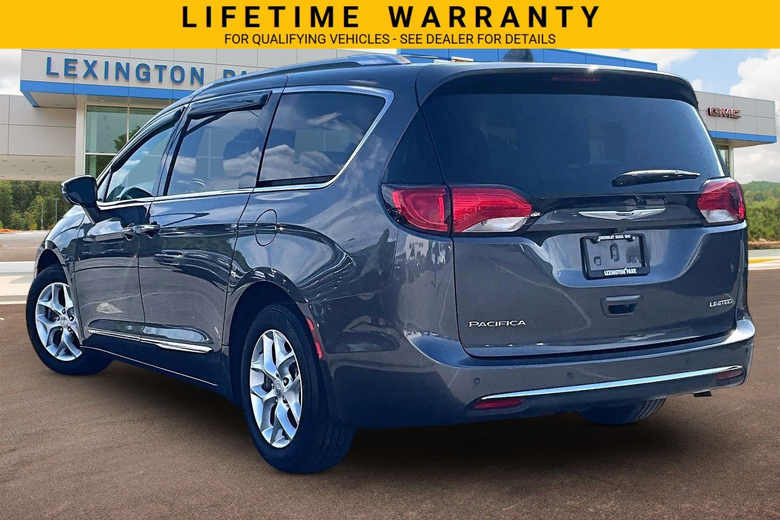 Used 2020 Chrysler Pacifica Limited FWD image 2