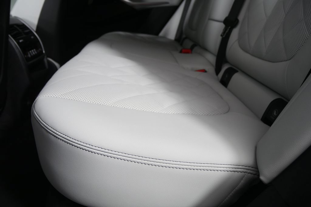 Used 2026 BMW X5 sDrive40i w/ M Sport Package RWD image 15