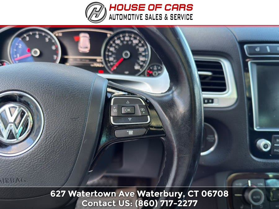 Used 2016 Volkswagen Touareg Sport AWD/4WD image 26