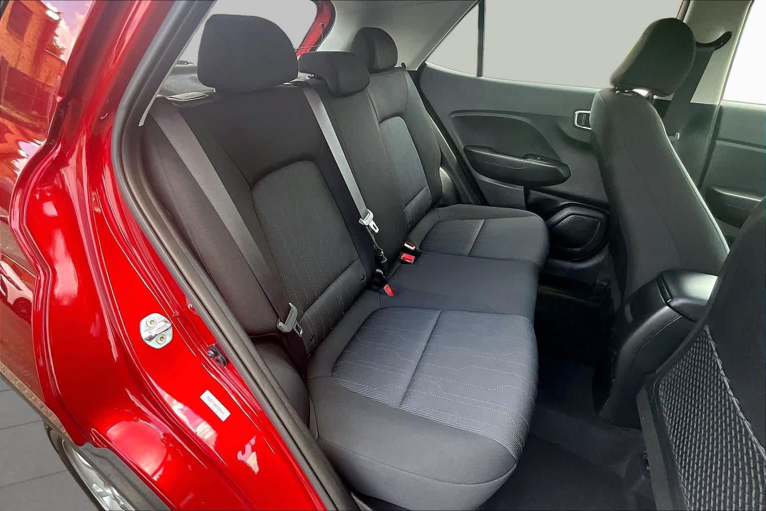 Used 2025 Hyundai Venue SE FWD image 21