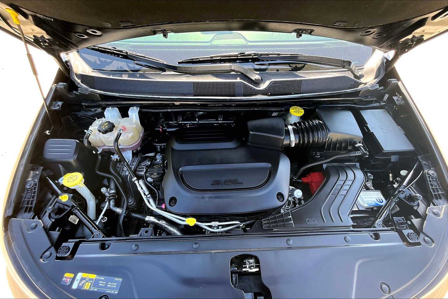 Used 2023 Chrysler Pacifica Limited w/ S Appearance Package image 32