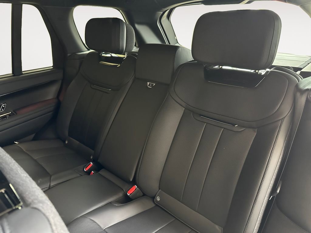 Used 2025 Land Rover Range Rover SV image 11
