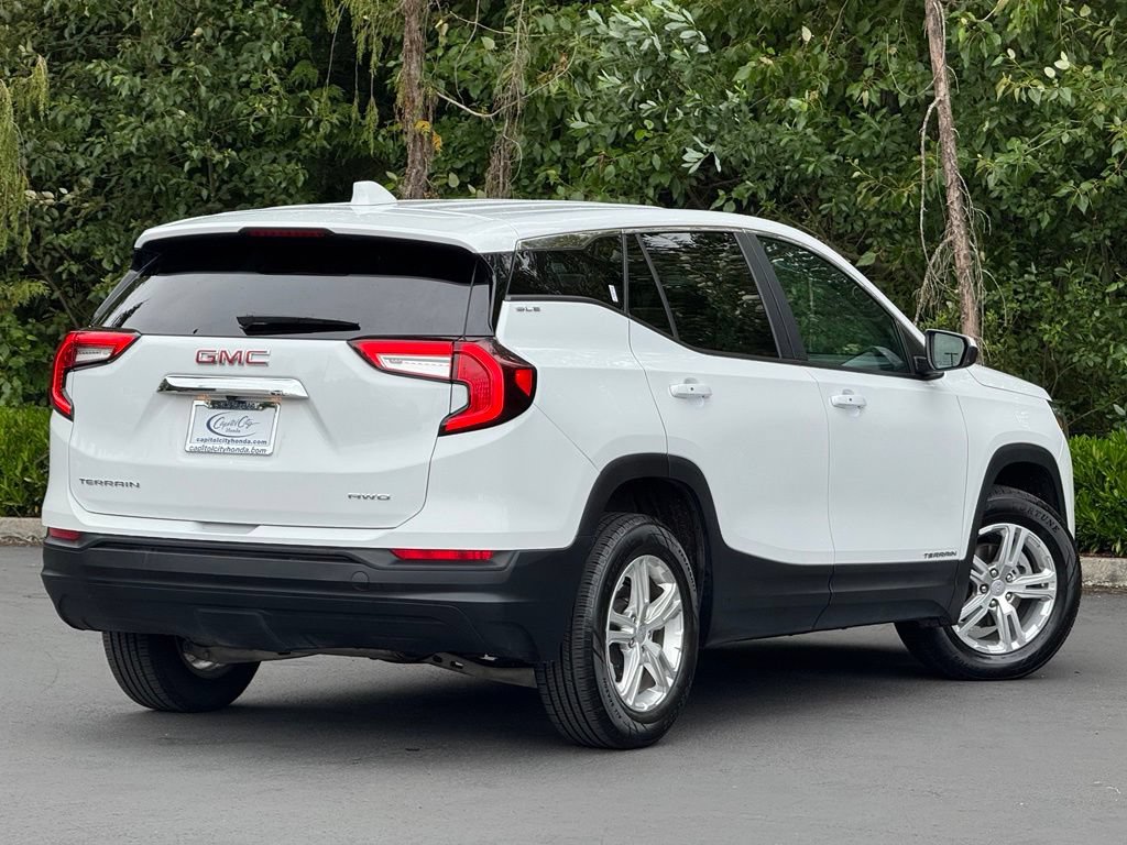 Used 2024 GMC Terrain SLE AWD/4WD image 33