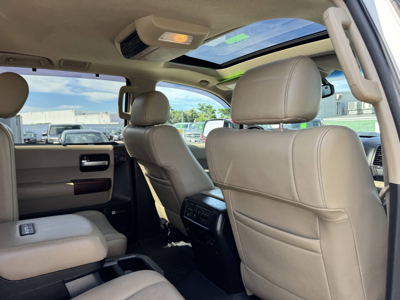 Used 2014 Toyota Sequoia Platinum AWD/4WD image 37