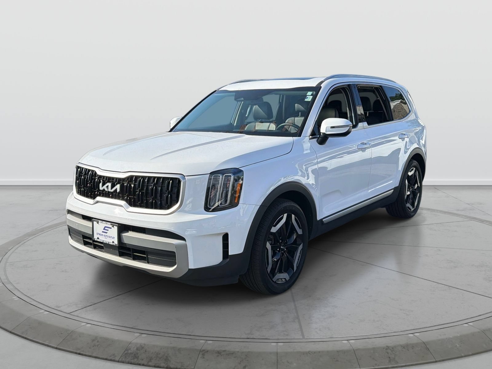 Used 2024 Kia Telluride EX AWD/4WD image 3
