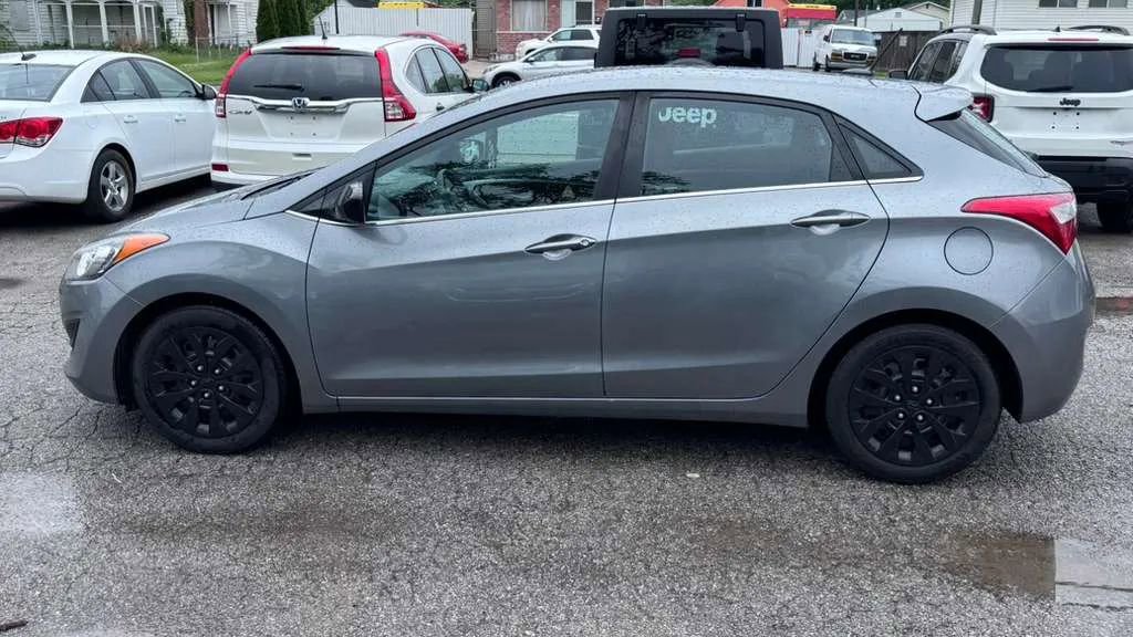 Used 2017 Hyundai Elantra GT FWD image 2