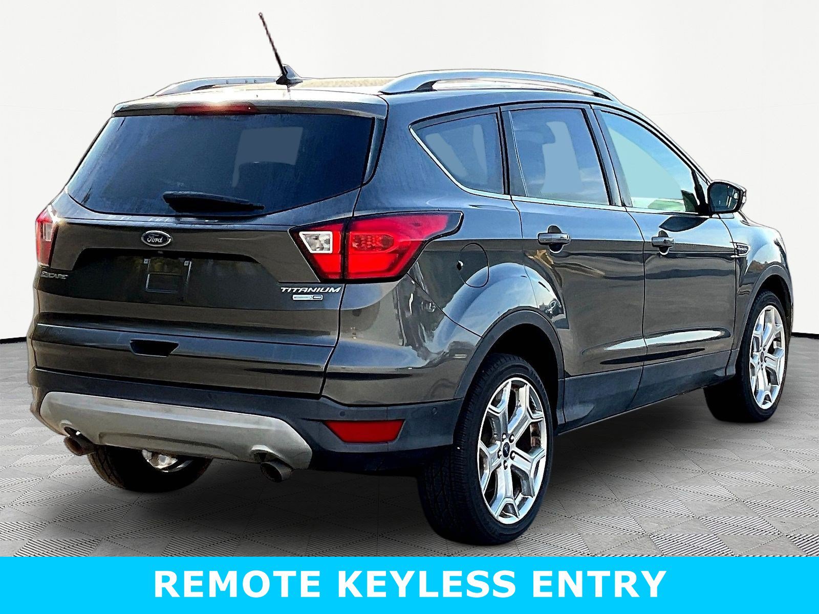 Used 2019 Ford Escape Titanium AWD/4WD image 6