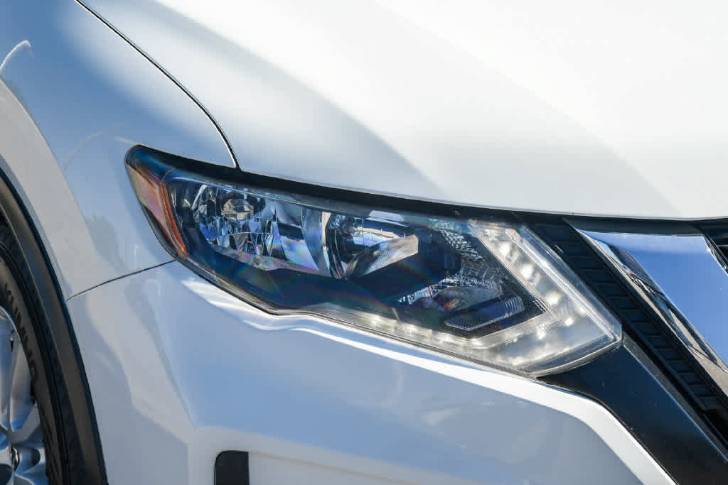 Used 2020 Nissan Rogue SV FWD image 35