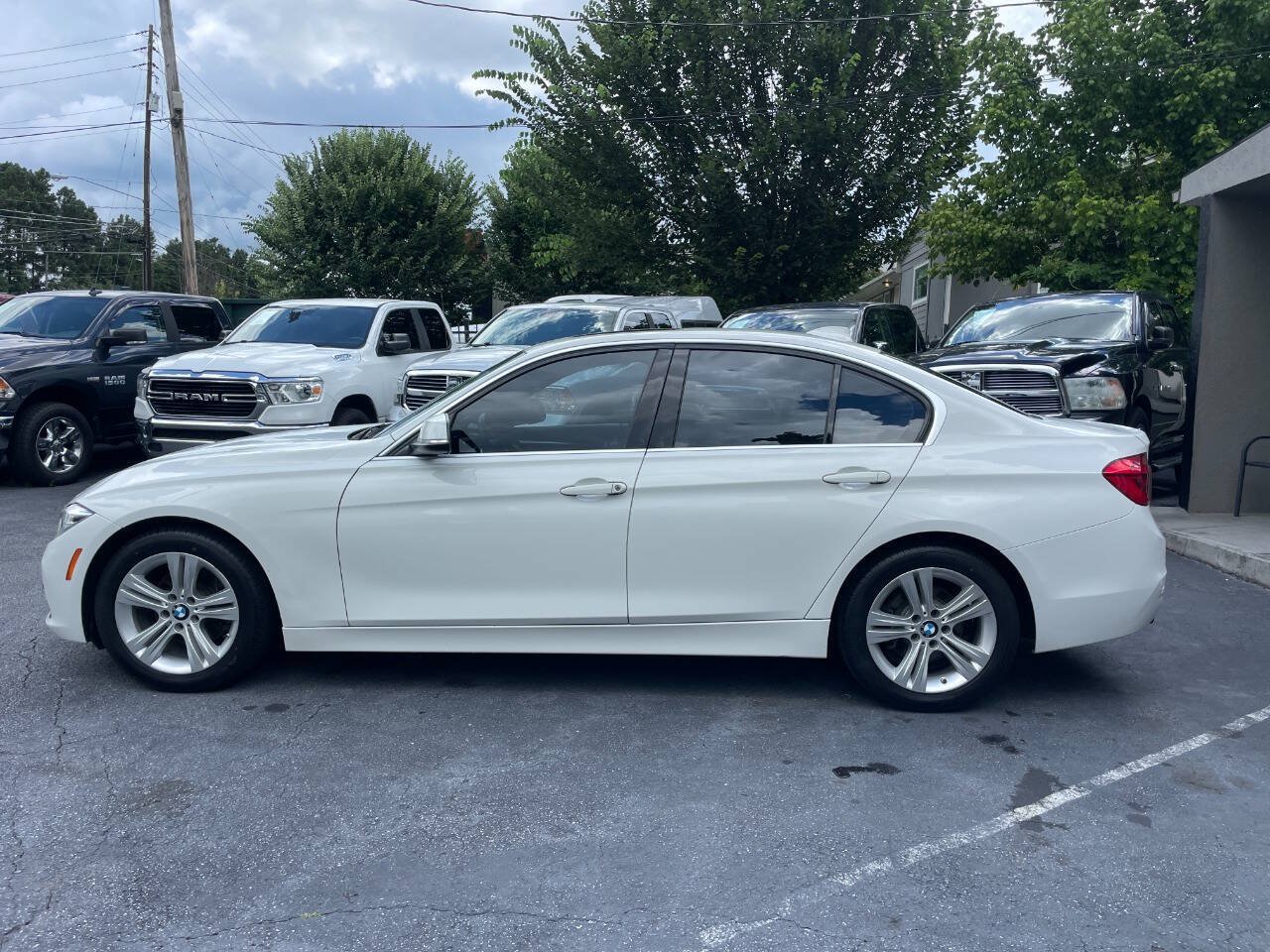 Used 2017 BMW 330i Sedan RWD image 9