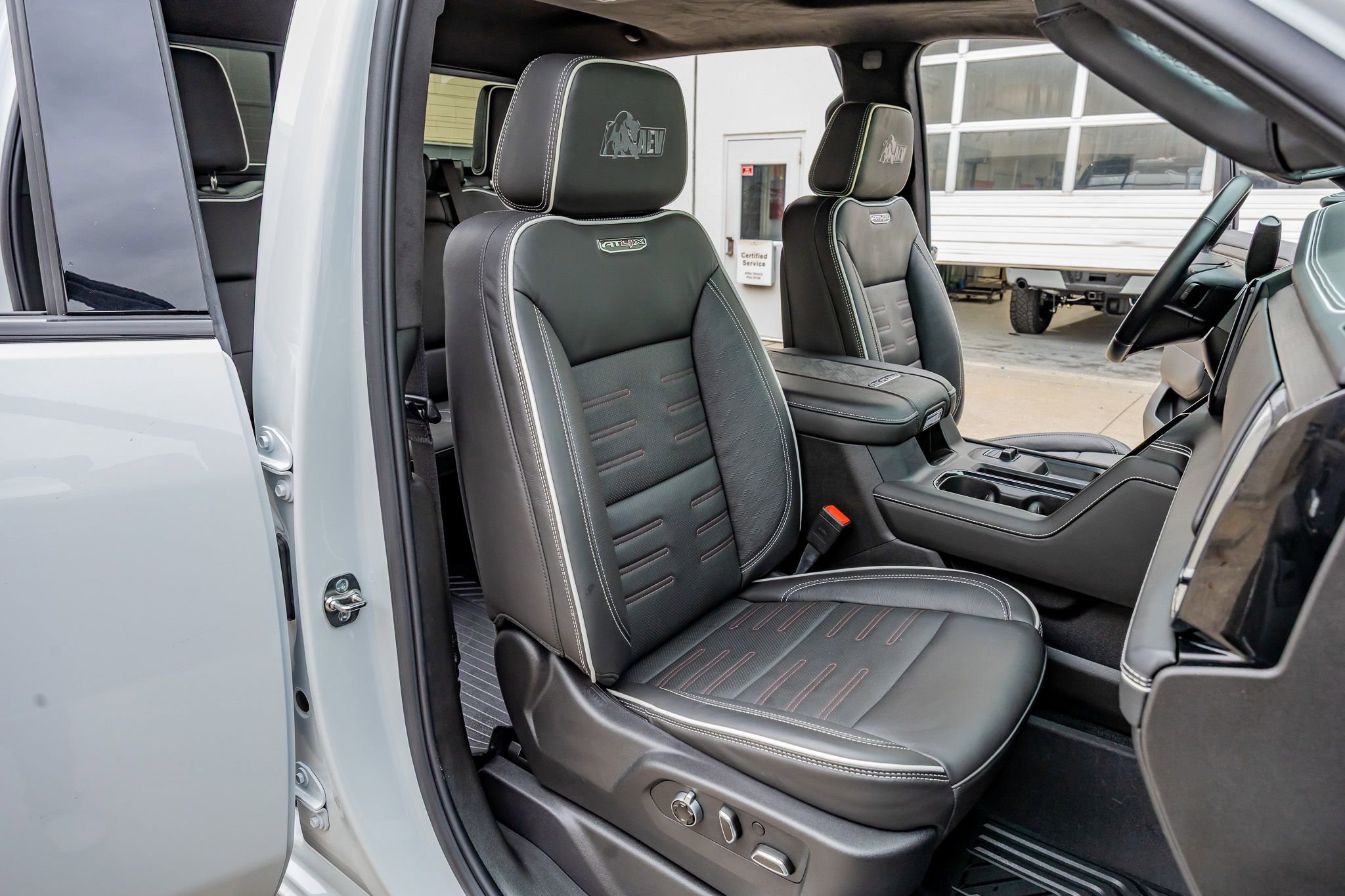 Used 2025 GMC Sierra 2500 AT4X w/ AT4X AEV Edition AWD/4WD image 31