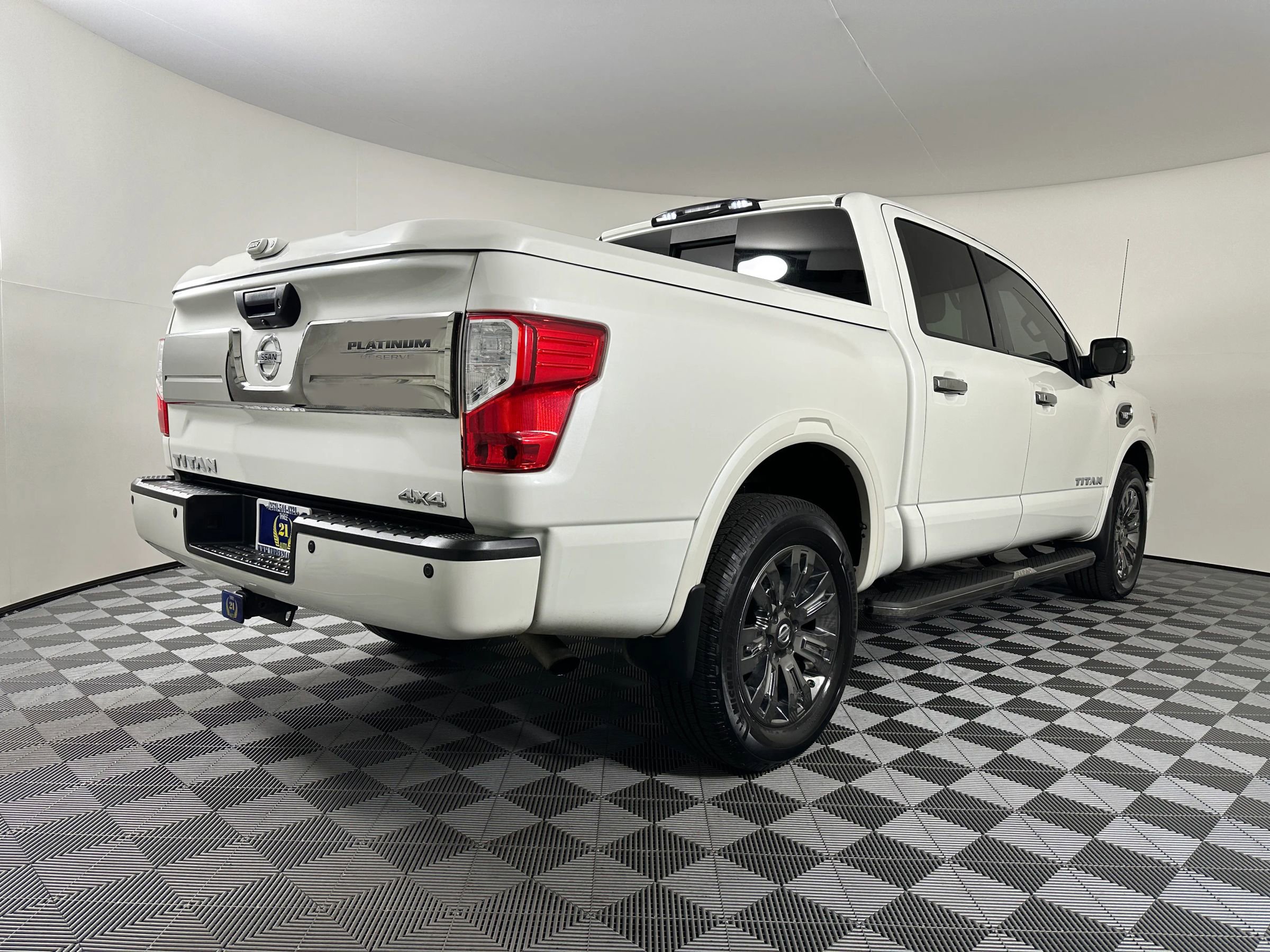 Used 2017 Nissan Titan Platinum Reserve image 11