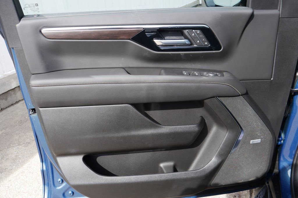 New 2026 Chevrolet Suburban Premier image 33