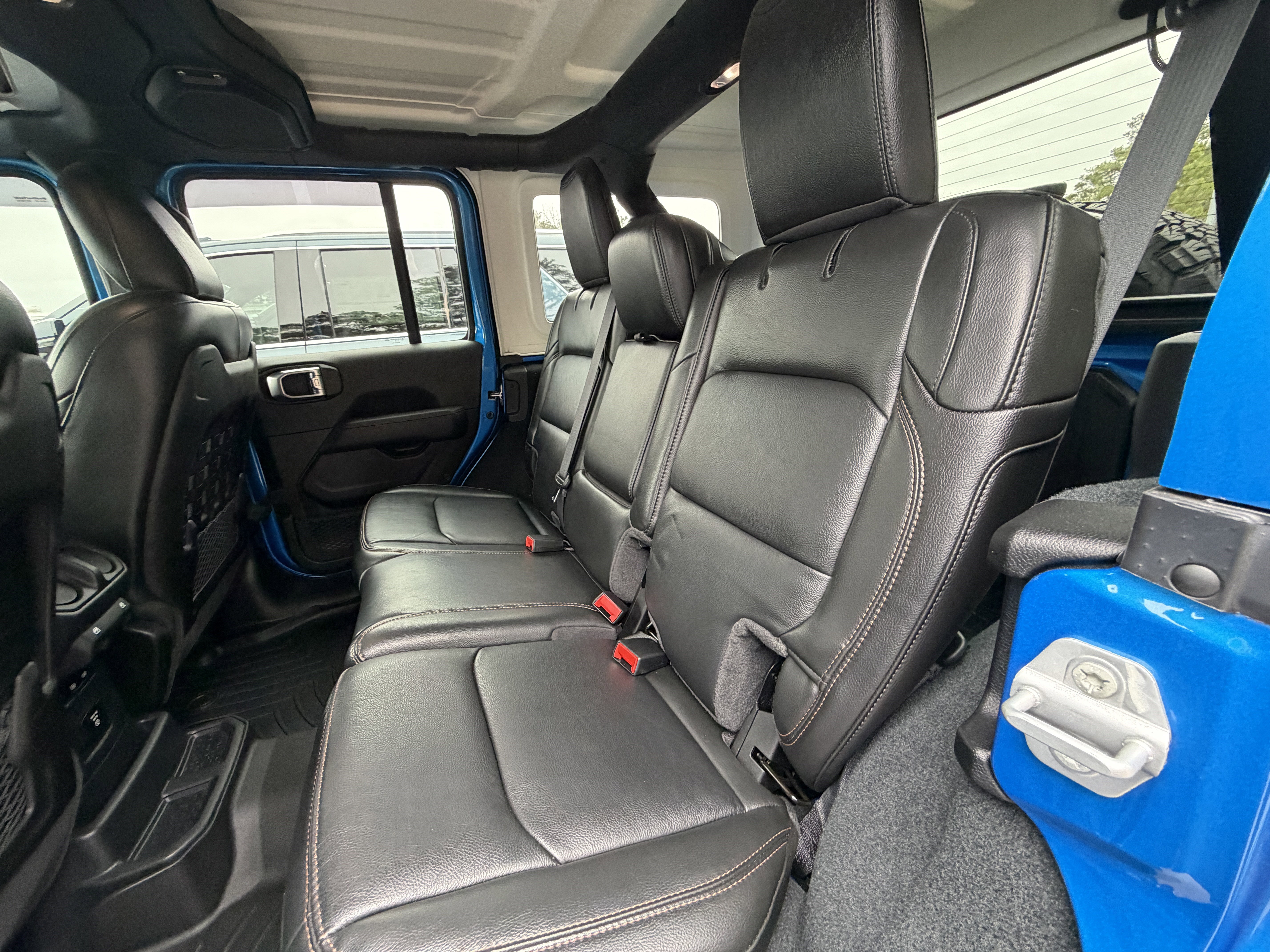 Used 2022 Jeep Wrangler Unlimited Rubicon w/ Xtreme Recon 35" Tire Package AWD/4WD image 16