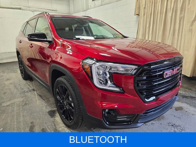 Used 2023 GMC Terrain SLT w/ Elevation Edition image 4