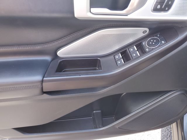 Used 2020 Ford Explorer Platinum w/ Premium Technology Package AWD/4WD image 20