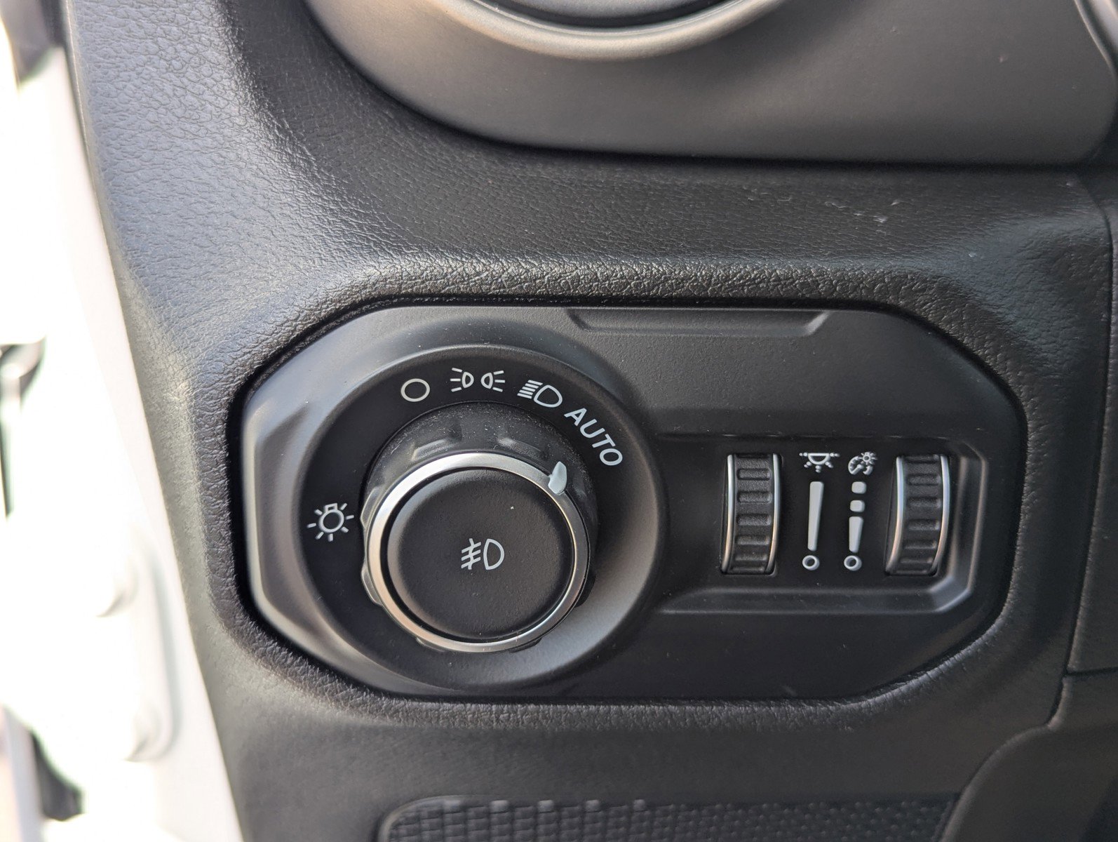 Used 2019 Jeep Wrangler Unlimited Sport S image 31