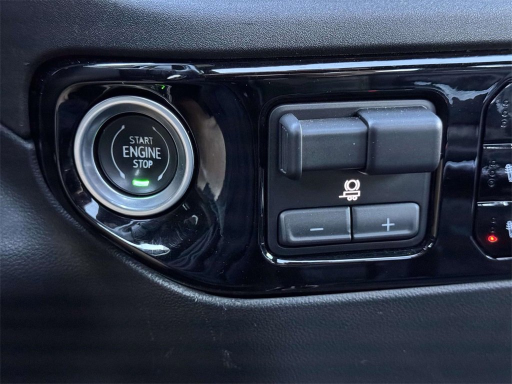 Used 2022 Chevrolet Silverado 1500 ZR2 w/ Technology Package image 8