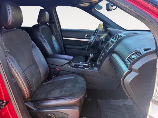 Used 2018 Ford Explorer XLT w/ Equipment Group 202A image 8