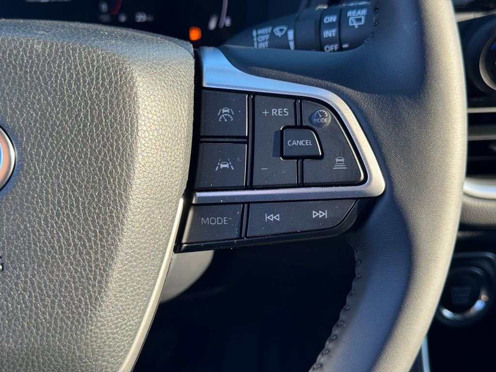 Used 2025 Toyota Grand Highlander FWD image 33