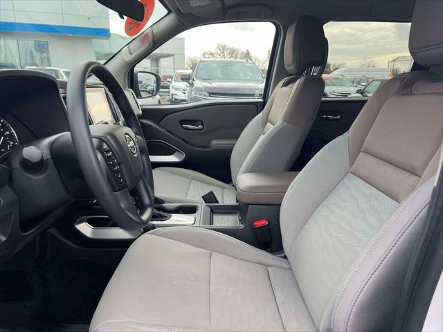 Used 2022 Nissan Frontier SV w/ Technology Package image 16