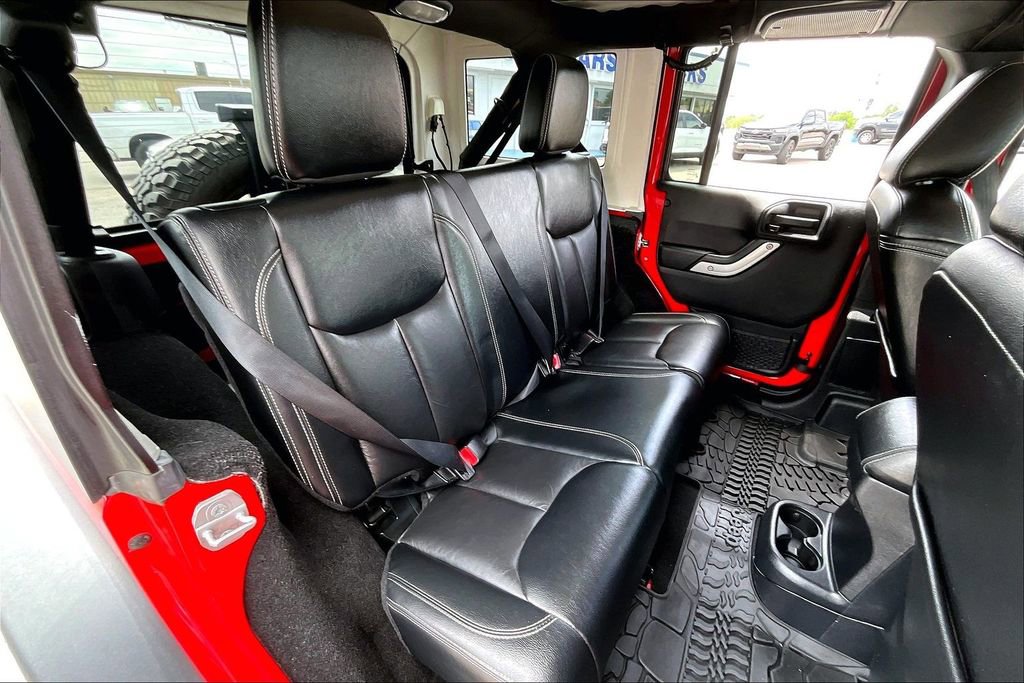 Used 2015 Jeep Wrangler Unlimited Rubicon image 23