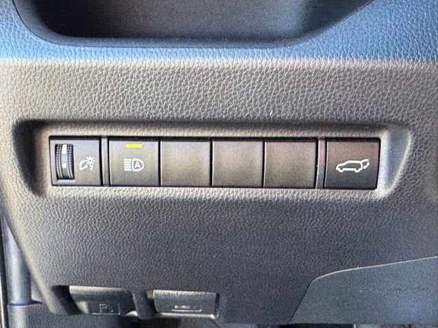 Used 2021 Toyota RAV4 XLE w/ Convenience Package image 28