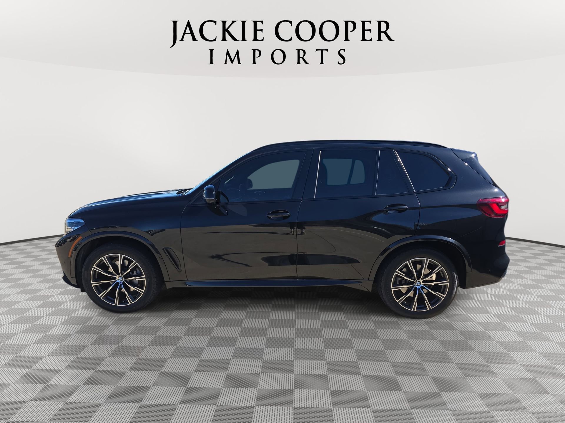 Used 2022 BMW X5 xDrive40i w/ M Sport Package AWD/4WD image 8