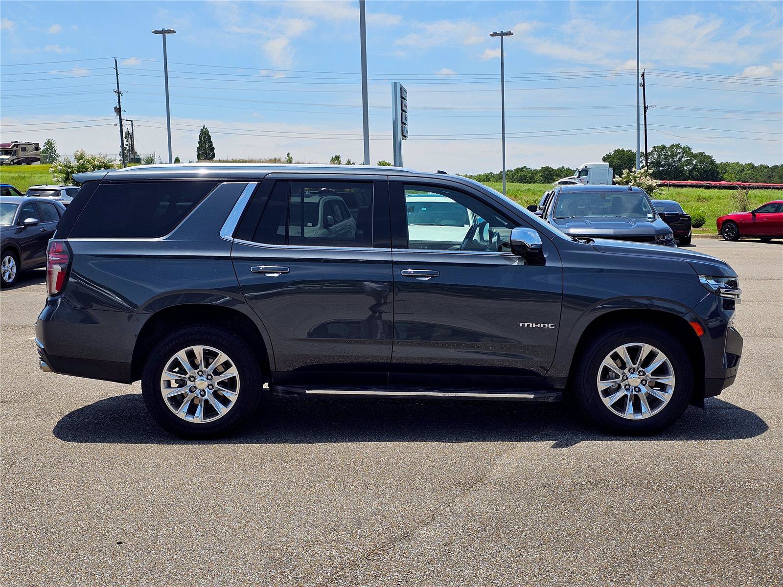 Used 2021 Chevrolet Tahoe Premier w/ Premium Package AWD/4WD image 7