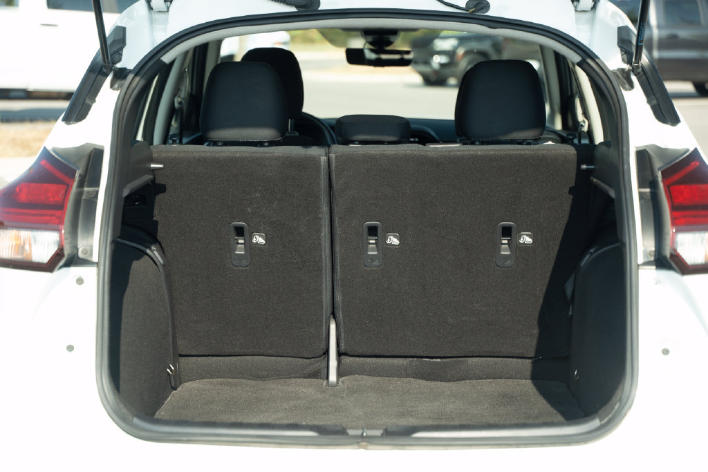 Used 2023 Nissan Kicks SV w/ Interior Electronics Package FWD image 19