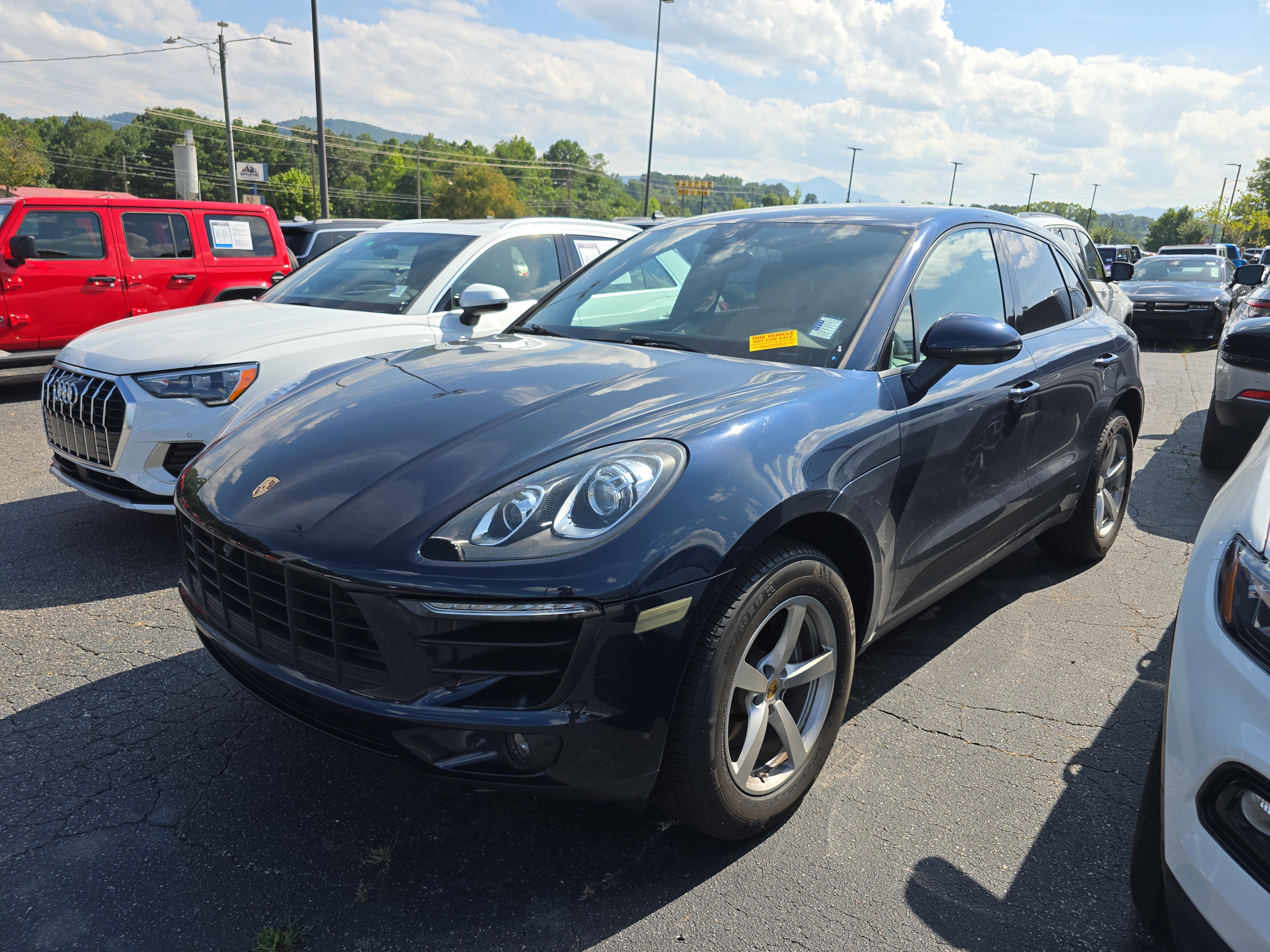 Used 2018 Porsche Macan AWD/4WD image 4