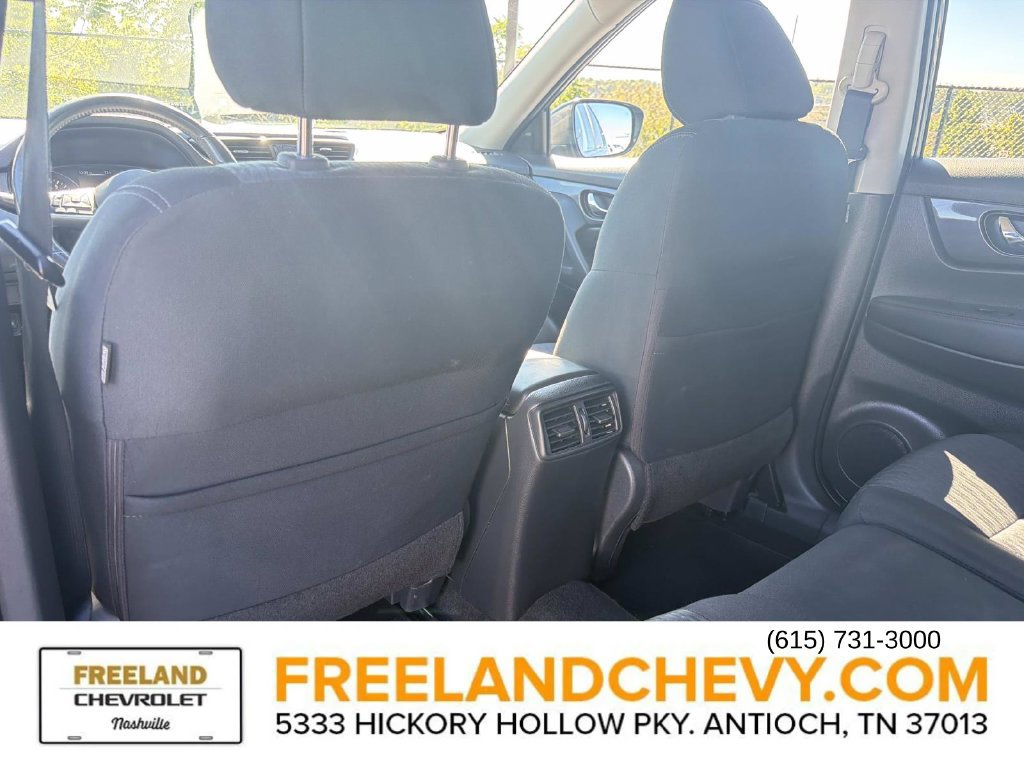 Used 2017 Nissan Rogue SV FWD image 19