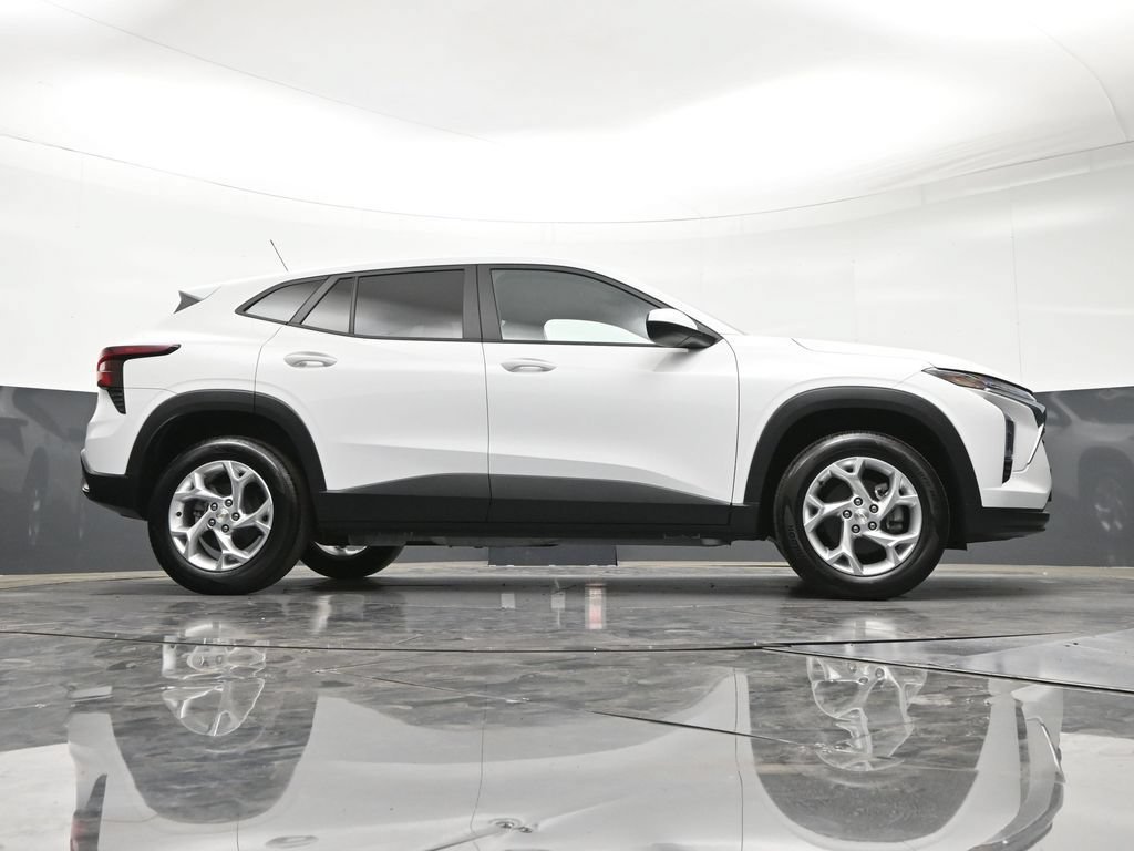 Certified 2025 Chevrolet Trax LS w/ LS Convenience Package FWD image 29