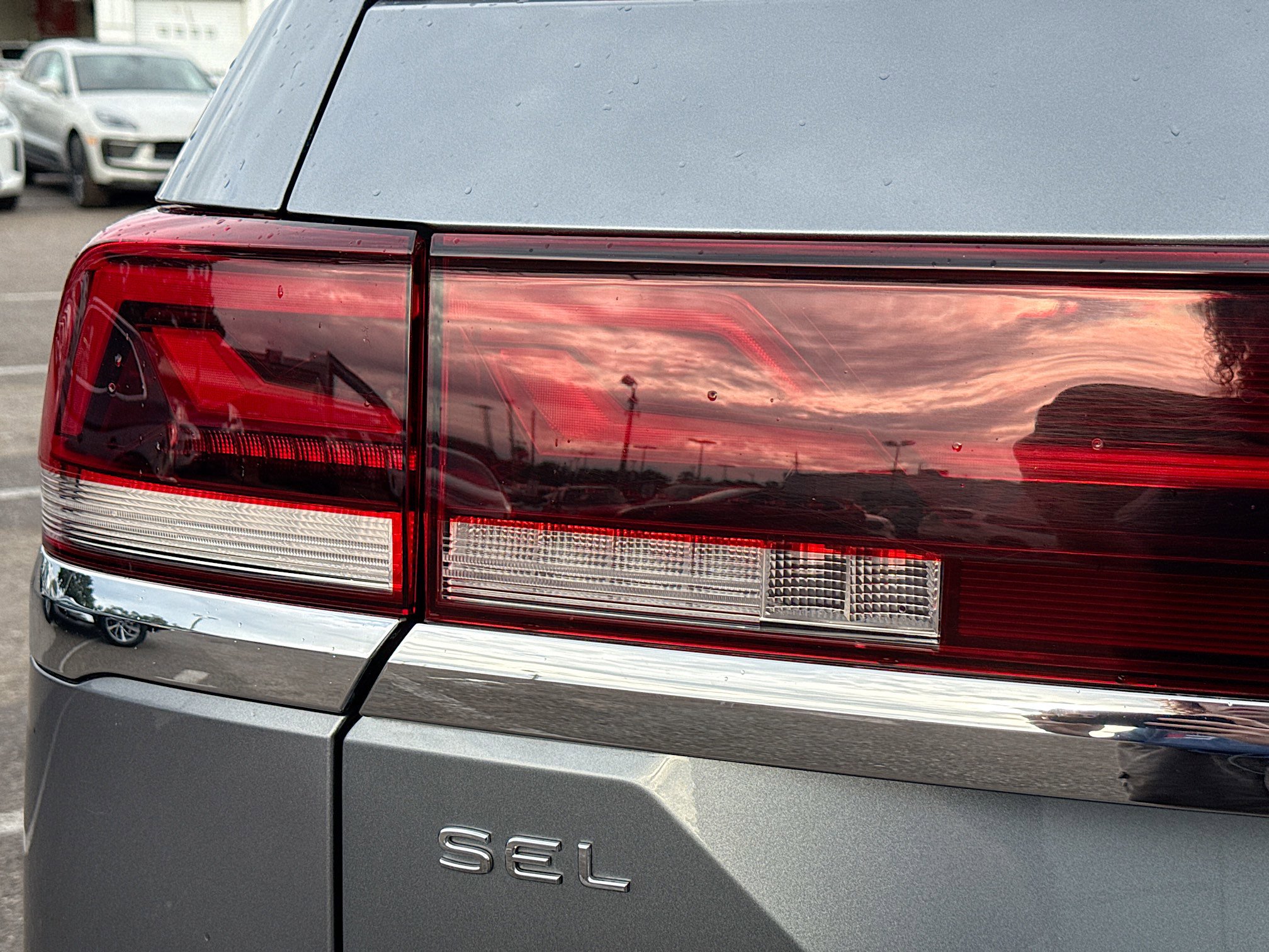 Used 2024 Volkswagen Atlas SEL Premium R-Line image 10