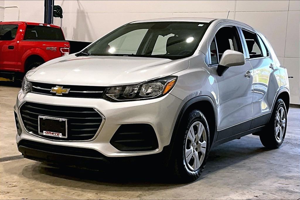 Used 2018 Chevrolet Trax LS FWD image 32