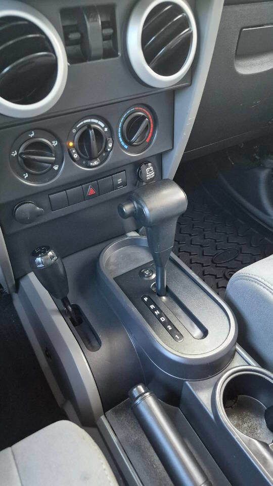 Used 2008 Jeep Wrangler Sahara w/ Dual Top Group AWD/4WD image 30